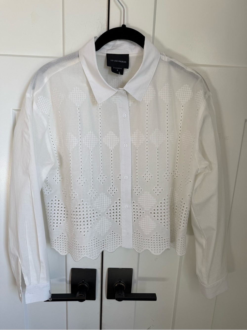 NWOT Liv Los Angeles Cropped White Eyelet Button-Up Shirt size S.